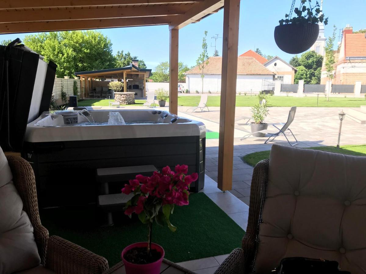 Notarius Vendeghaz Bed and Breakfast Poroszló Eksteriør billede