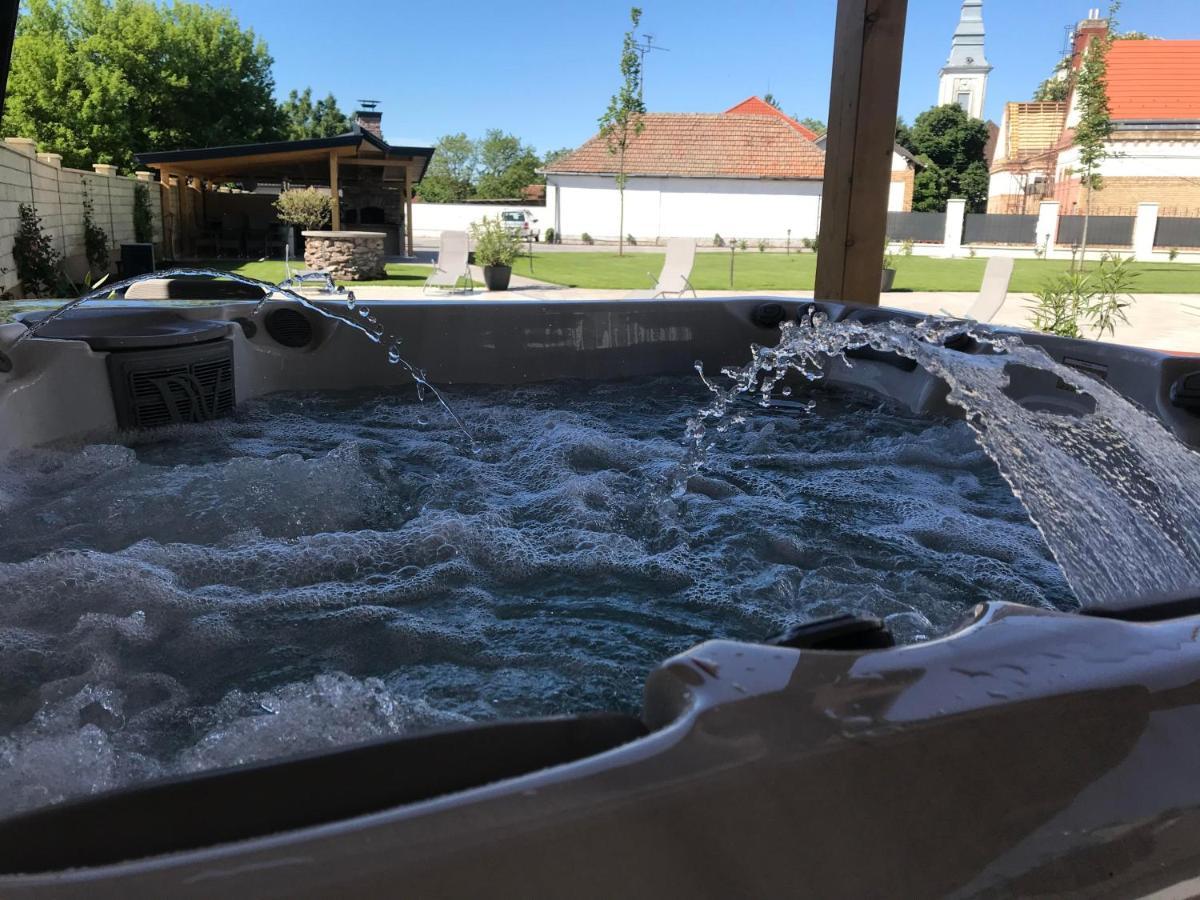 Notarius Vendeghaz Bed and Breakfast Poroszló Eksteriør billede